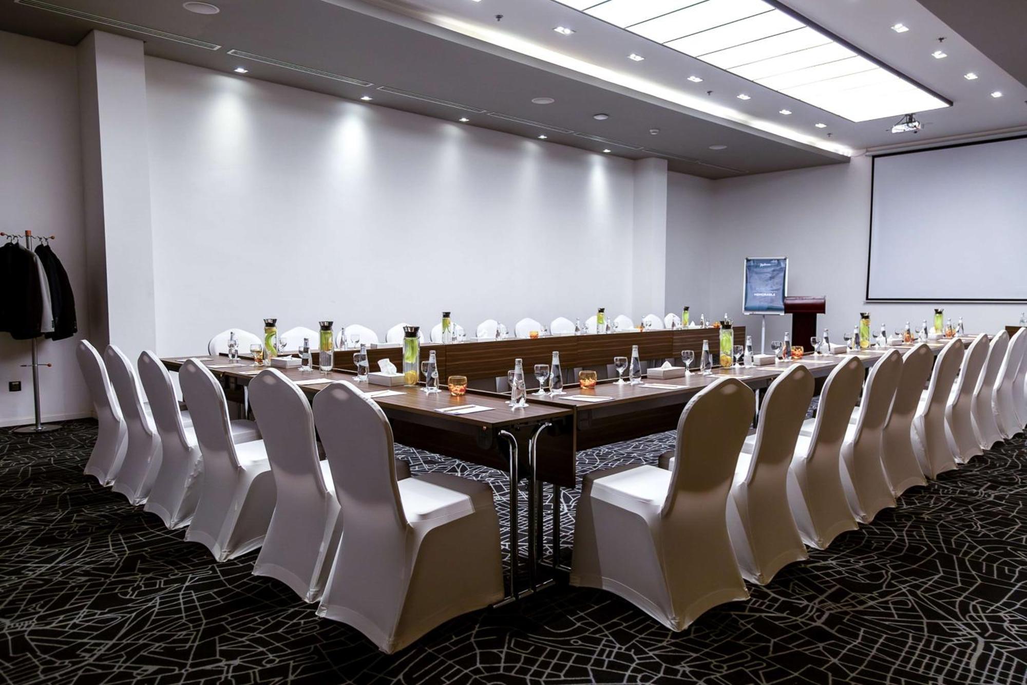 Radisson Hotel & Apartments Dammam Industrial City Luaran gambar